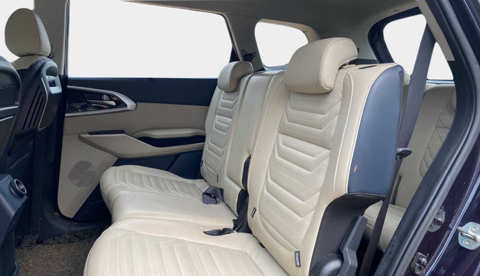 2023 KIA CARENS LUXURY 1.4 PETROL 7 STR, Petrol, Manual, 5,126 km, Right Side Rear Door Cabin