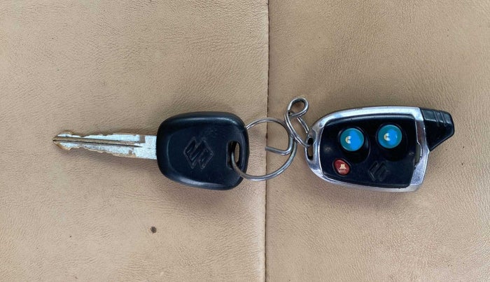 2011 Maruti Swift VXI, Petrol, Manual, 64,003 km, Key Close Up