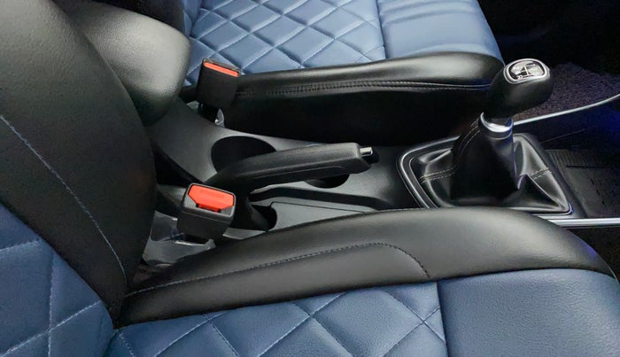 2022 Hyundai NEW I20 ASTA 1.2 MT, Petrol, Manual, 4,236 km, Gear Lever
