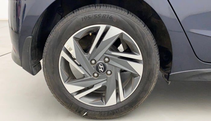 2022 Hyundai NEW I20 ASTA 1.2 MT, Petrol, Manual, 4,236 km, Right Rear Wheel