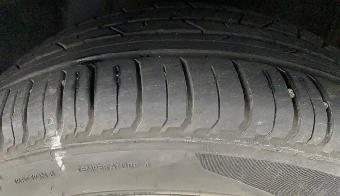2022 Hyundai NEW I20 ASTA 1.2 MT, Petrol, Manual, 4,236 km, Left Front Tyre Tread