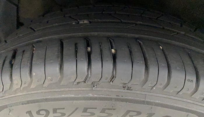 2022 Hyundai NEW I20 ASTA 1.2 MT, Petrol, Manual, 4,236 km, Right Rear Tyre Tread