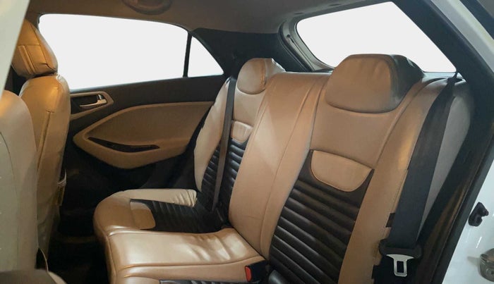 2020 Hyundai Elite i20 SPORTZ PLUS 1.2, Petrol, Manual, 62,409 km, Right Side Rear Door Cabin
