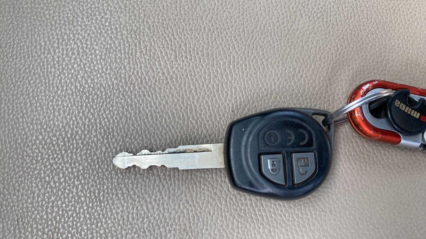 2018 Maruti Dzire VXI, Petrol, Manual, 37,575 km, Key Close Up