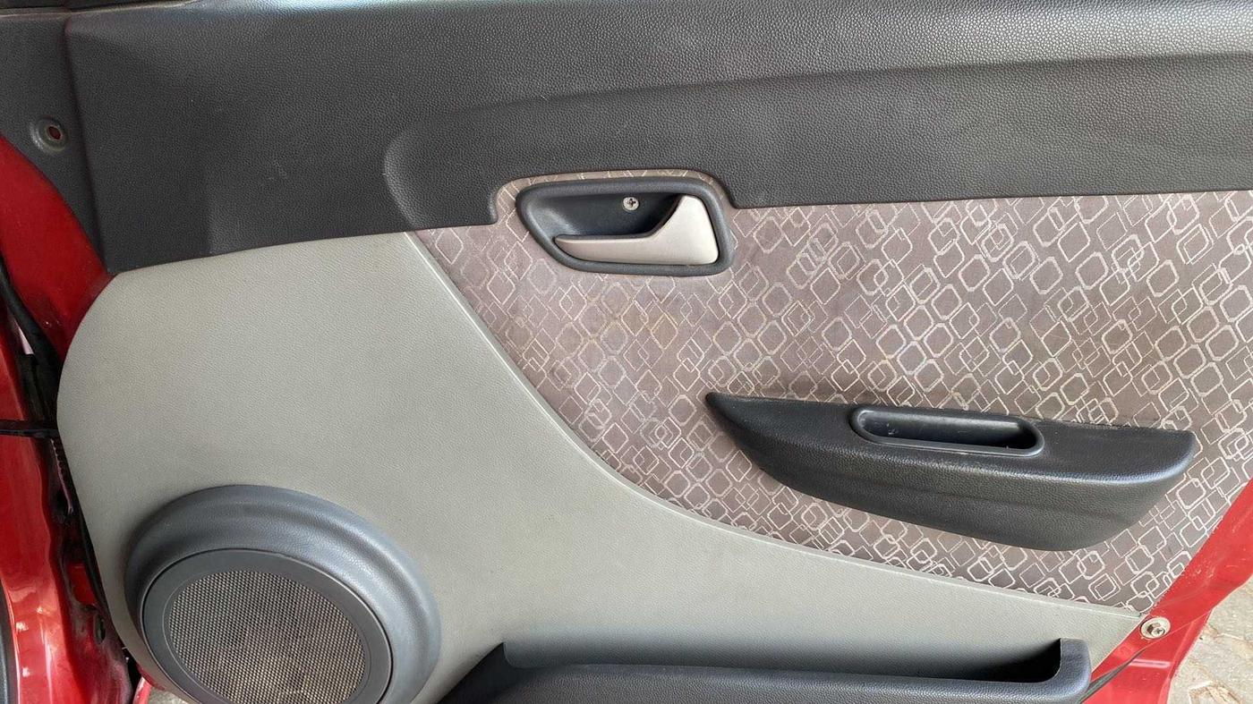 2016 Maruti Alto 800 LXI, Petrol, Manual, 68,497 km, Driver Side Door Panels Control