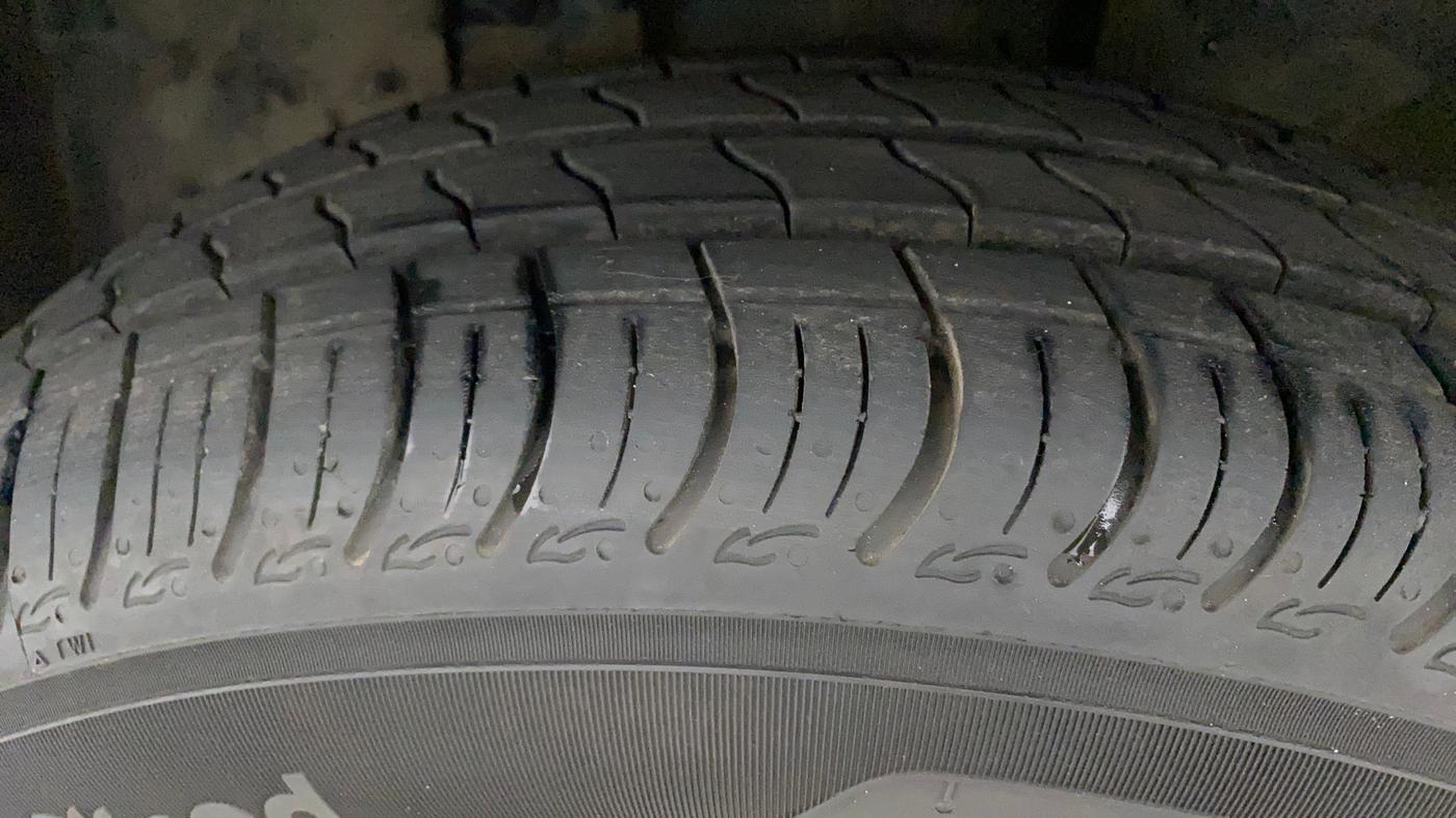 2020 Renault Kwid CLIMBER 1.0 AMT (O), Petrol, Automatic, 53,521 km, Left Front Tyre Tread
