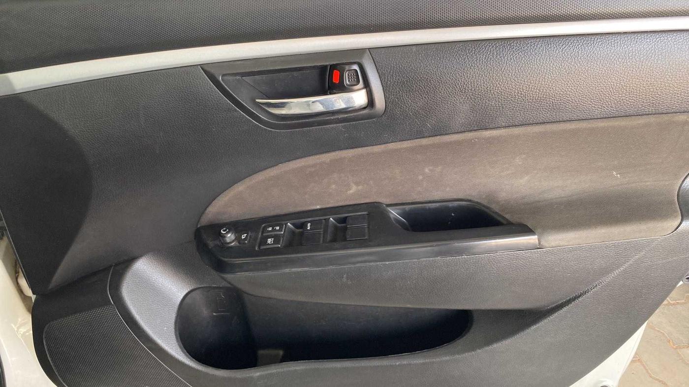 2015 Maruti Swift VDI ABS, Diesel, Manual, 40,062 km, Driver Side Door Panels Control