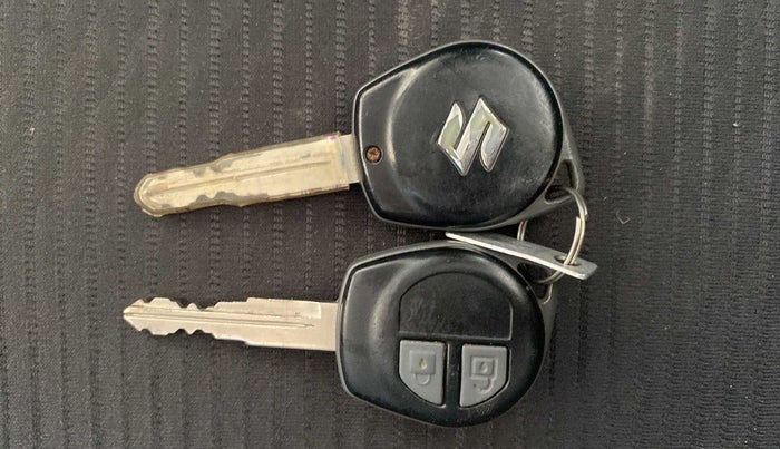 2015 Maruti Swift VDI ABS, Diesel, Manual, 40,062 km, Key Close Up