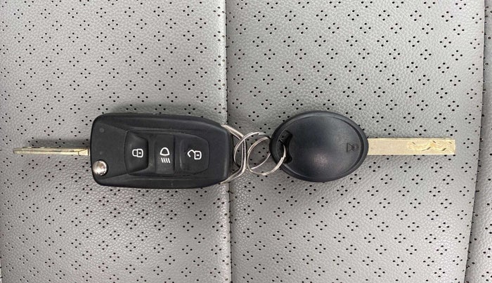 2021 Tata Tiago XZ PETROL, Petrol, Manual, 26,041 km, Lock system - Boot door not opening through lever