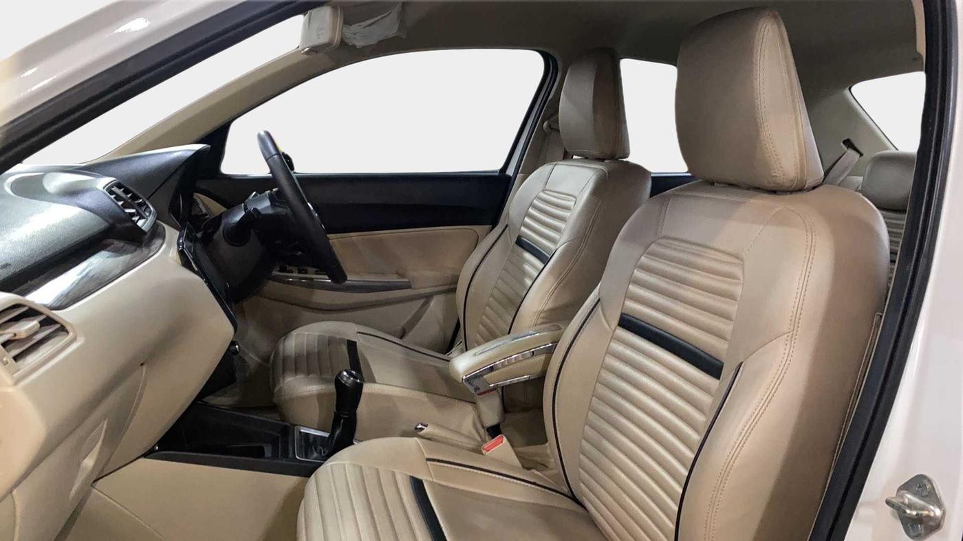 2022 Maruti Dzire ZXI, Petrol, Manual, 35,258 km, Right Side Front Door Cabin