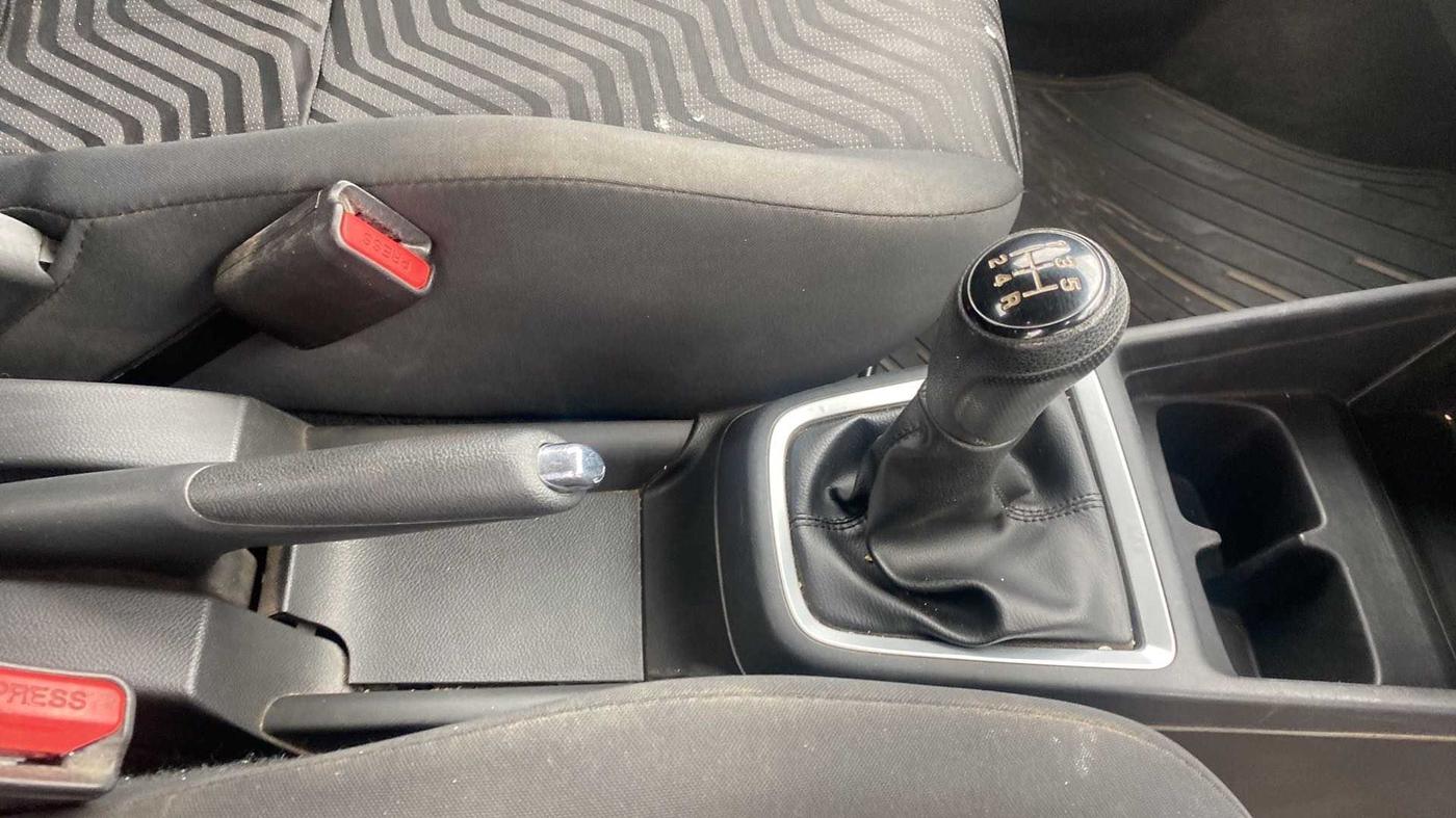 2018 Maruti Swift VXI, Petrol, Manual, 59,390 km, Gear Lever