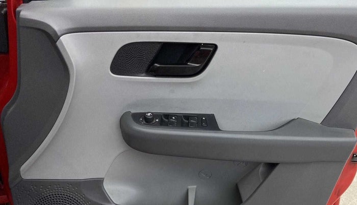 2020 Tata ALTROZ XT PETROL, Petrol, Manual, 34,739 km, Driver Side Door Panels Control