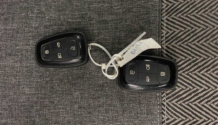 2020 Tata ALTROZ XT PETROL, Petrol, Manual, 34,739 km, Key Close Up