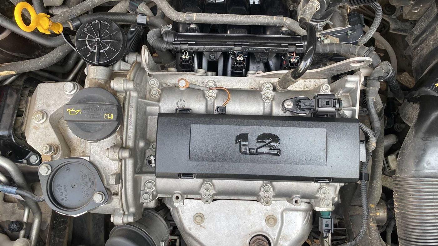 2017 Volkswagen Ameo COMFORTLINE PLUS 1.2L, Petrol, Manual, 1,01,328 km, Open Bonet