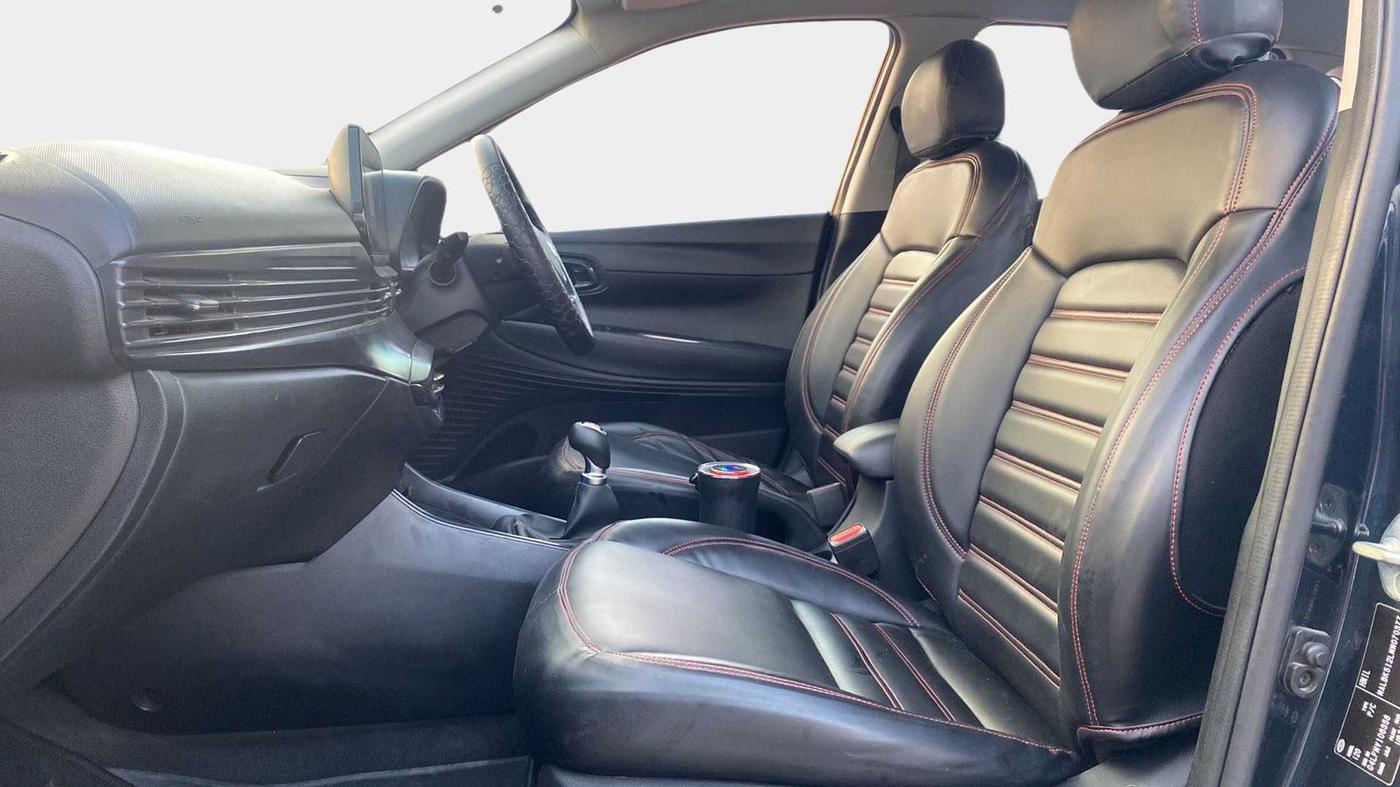 2021 Hyundai NEW I20 ASTA (O) 1.2 MT, Petrol, Manual, 32,965 km, Right Side Front Door Cabin