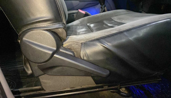 2011 Toyota Etios G, Petrol, Manual, 98,355 km, Driver Side Adjustment Panel