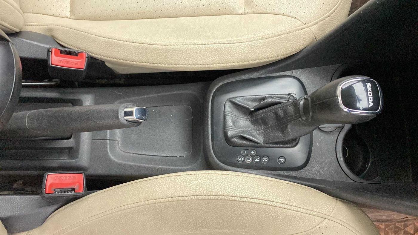 2018 Skoda Rapid STYLE 1.6 MPI AT, Petrol, Automatic, 55,595 km, Gear Lever