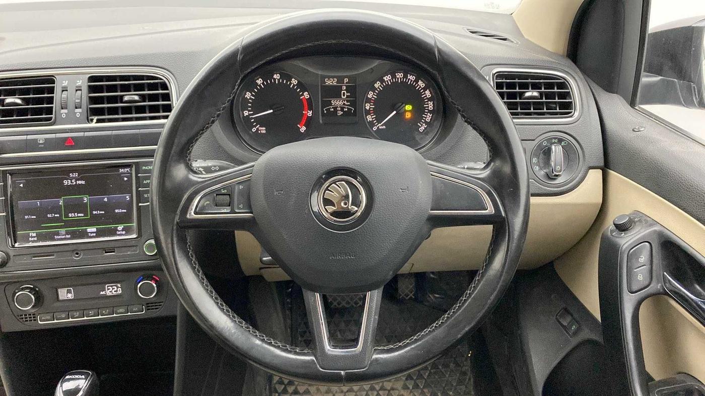 2018 Skoda Rapid STYLE 1.6 MPI AT, Petrol, Automatic, 55,595 km, Steering Wheel Close Up