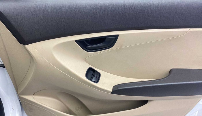2016 Hyundai Eon ERA +, Petrol, Manual, 50,898 km, Driver Side Door Panels Control