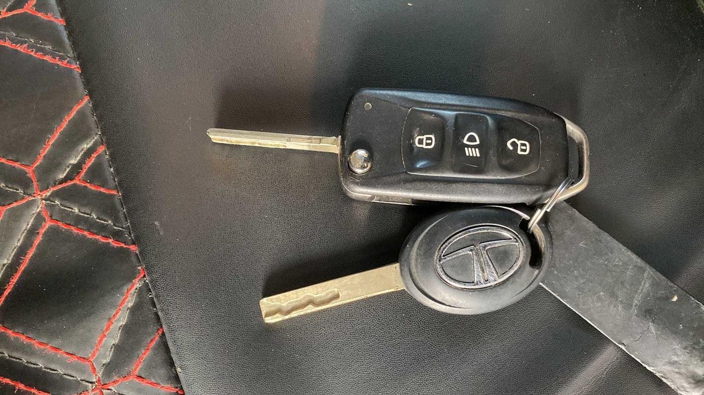 2022 Tata PUNCH ADVENTURE MT, Petrol, Manual, 34,236 km, Key Close Up