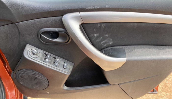 2019 Renault Duster RXS 1.5 PETROL MT, Petrol, Manual, 40,229 km, Driver Side Door Panels Control