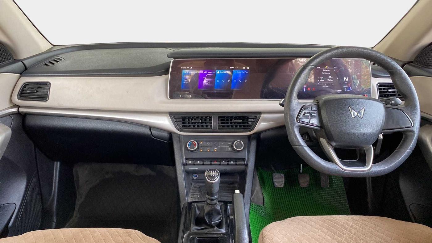 2022 Mahindra XUV700 AX3 D MT 5 STR, Diesel, Manual, 28,671 km, Dashboard