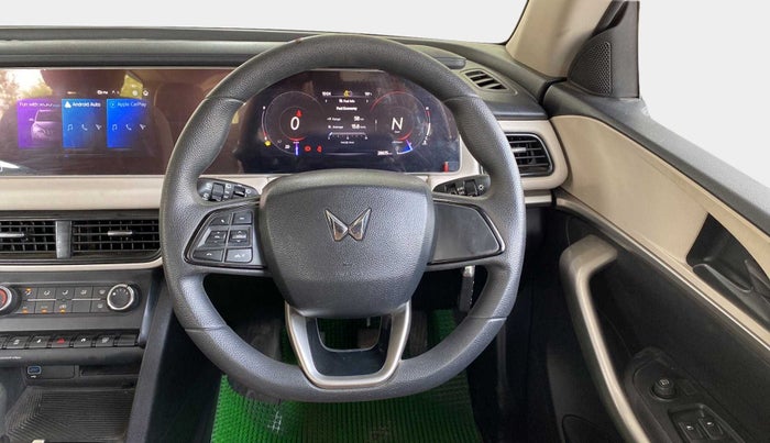 2022 Mahindra XUV700 AX3 D MT 5 STR, Diesel, Manual, 28,671 km, Steering Wheel Close Up