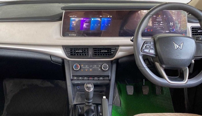 2022 Mahindra XUV700 AX3 D MT 5 STR, Diesel, Manual, 28,671 km, Air Conditioner
