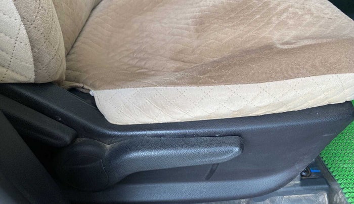 2022 Mahindra XUV700 AX3 D MT 5 STR, Diesel, Manual, 28,671 km, Driver Side Adjustment Panel
