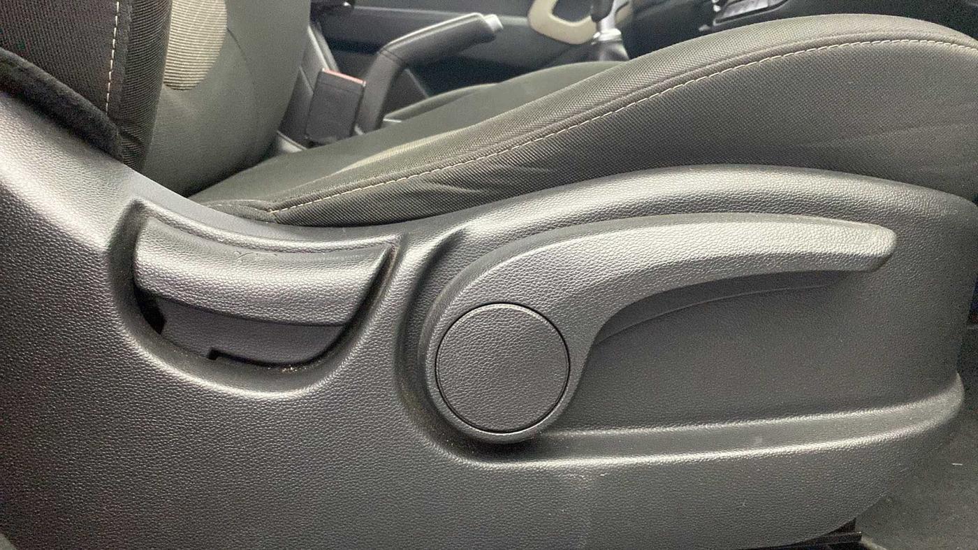 2016 Hyundai Creta SX PLUS 1.6 PETROL, Petrol, Manual, 29,213 km, Driver Side Adjustment Panel