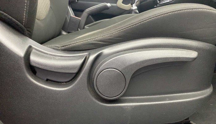 2016 Hyundai Creta SX PLUS 1.6 PETROL, Petrol, Manual, 29,213 km, Driver Side Adjustment Panel
