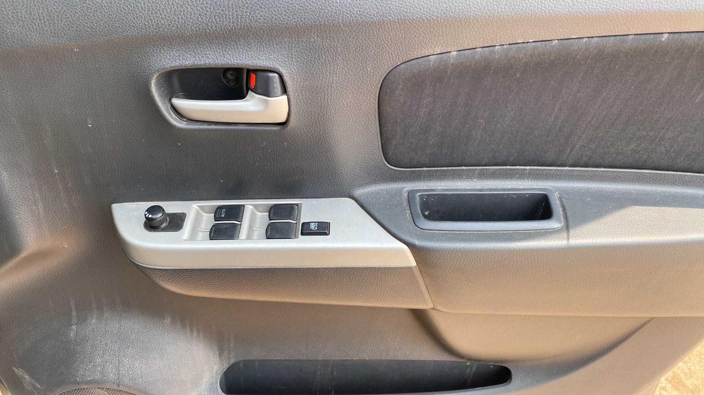 2011 Maruti Wagon R 1.0 VXI, Petrol, Manual, 45,778 km, Driver Side Door Panels Control