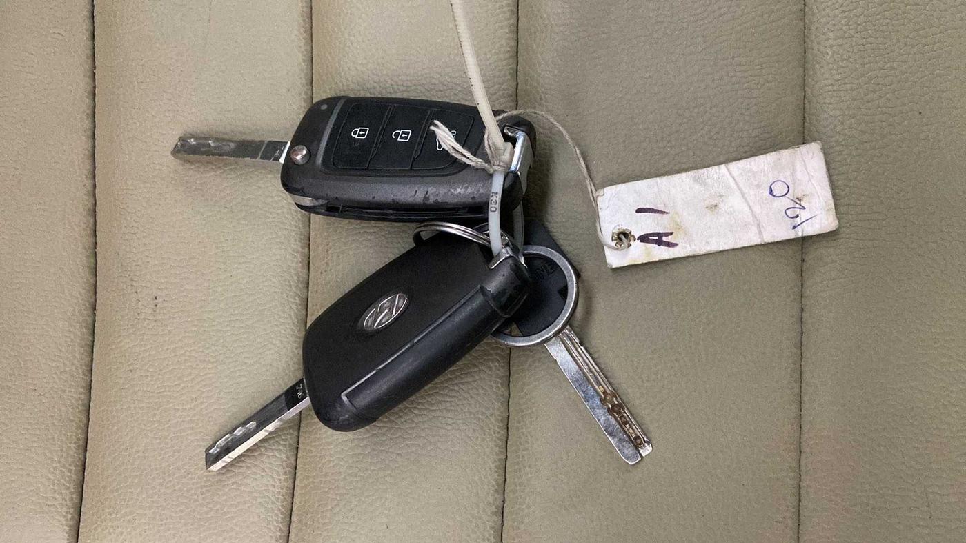 2017 Hyundai Verna 1.6 VTVT SX, Petrol, Manual, 79,384 km, Key Close Up