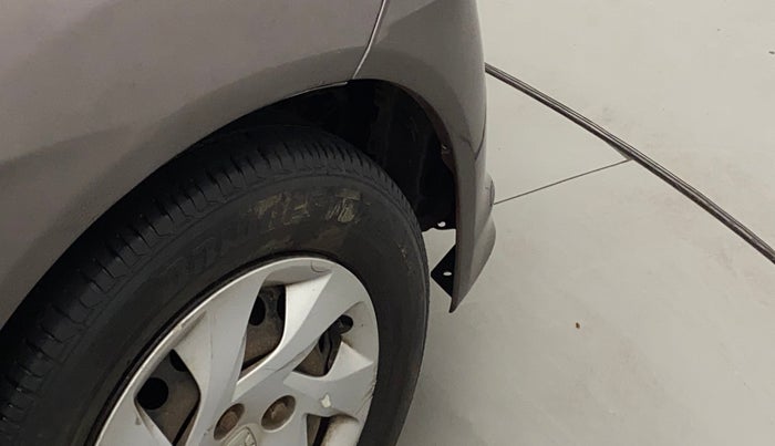 2013 Honda Amaze 1.5L I-DTEC S, Diesel, Manual, 1,06,554 km, Right fender - Lining loose