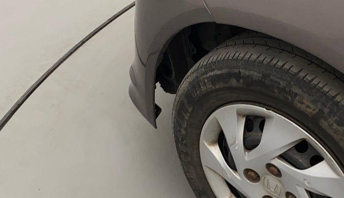 2013 Honda Amaze 1.5L I-DTEC S, Diesel, Manual, 1,06,554 km, Left fender - Lining loose