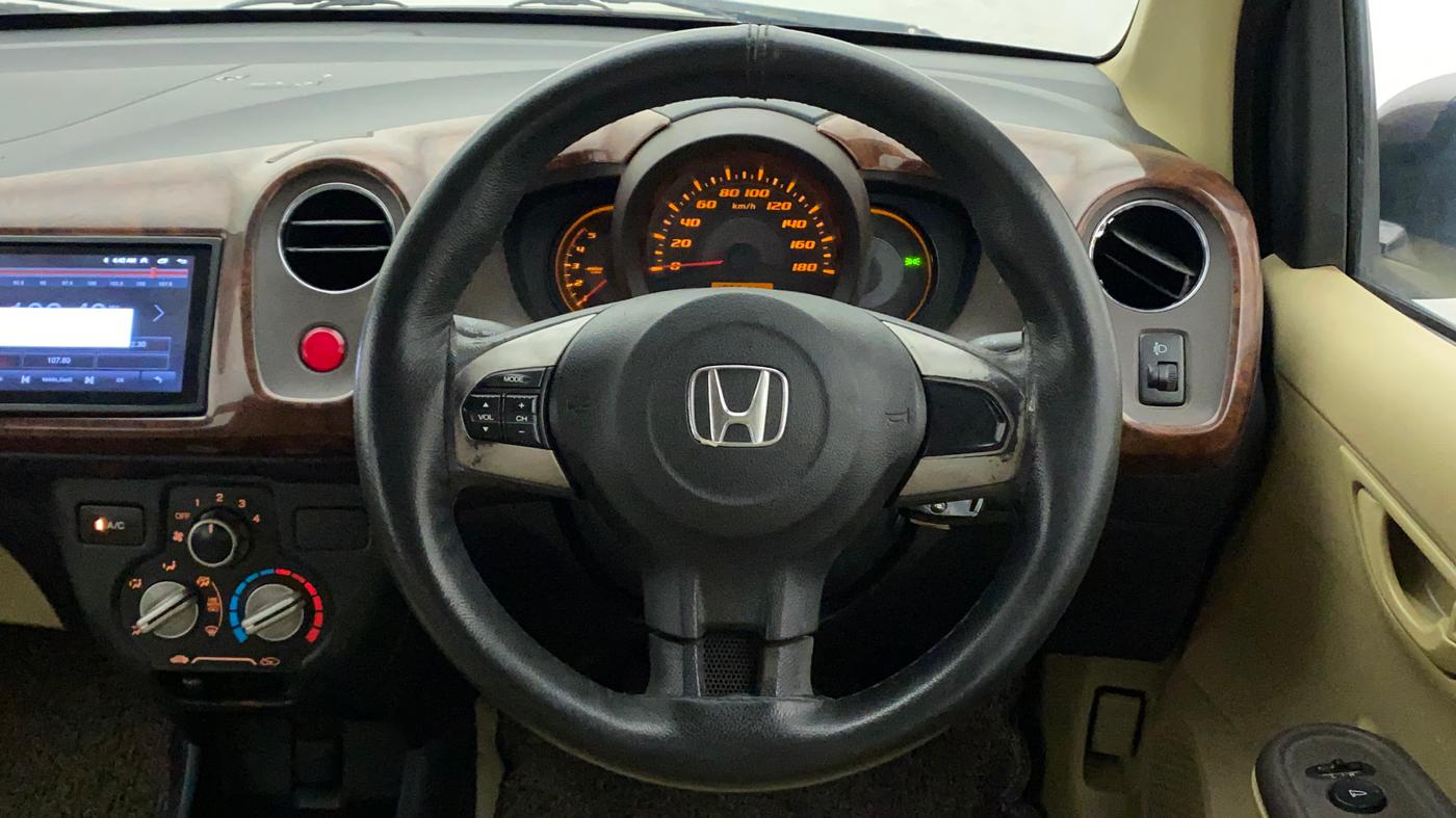 2013 Honda Amaze 1.5L I-DTEC S, Diesel, Manual, 1,06,554 km, Steering Wheel Close Up