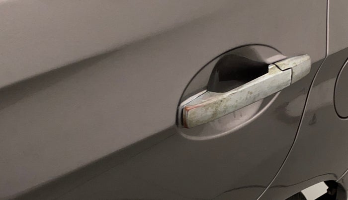 2013 Honda Amaze 1.5L I-DTEC S, Diesel, Manual, 1,06,554 km, Rear left door - Chrome on handle has slight discoularation