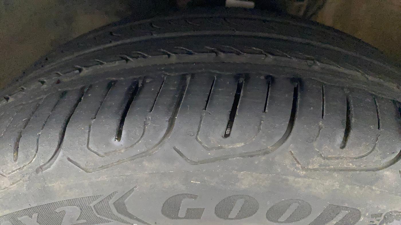 2016 Volkswagen Polo HIGHLINE1.5L, Diesel, Manual, 93,613 km, Left Front Tyre Tread