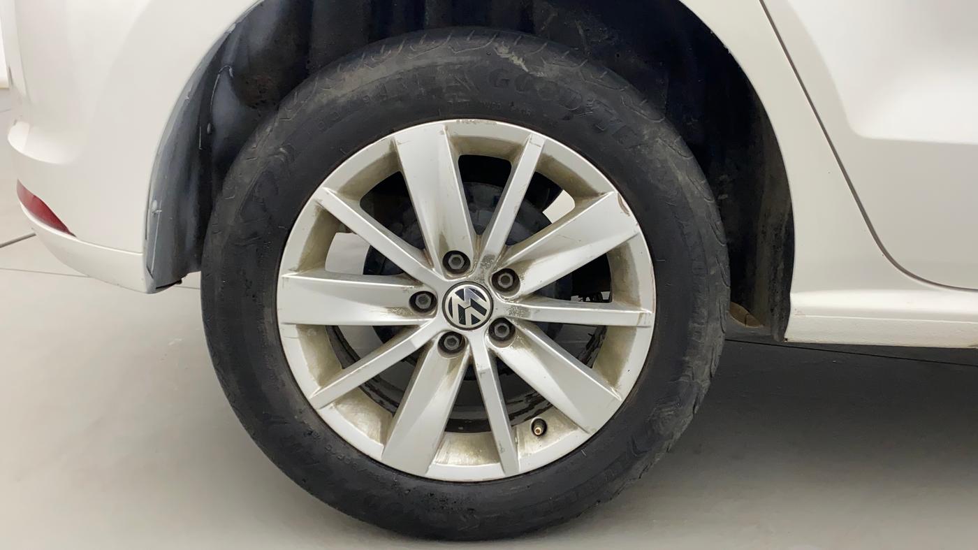 2016 Volkswagen Polo HIGHLINE1.5L, Diesel, Manual, 93,613 km, Right Rear Wheel