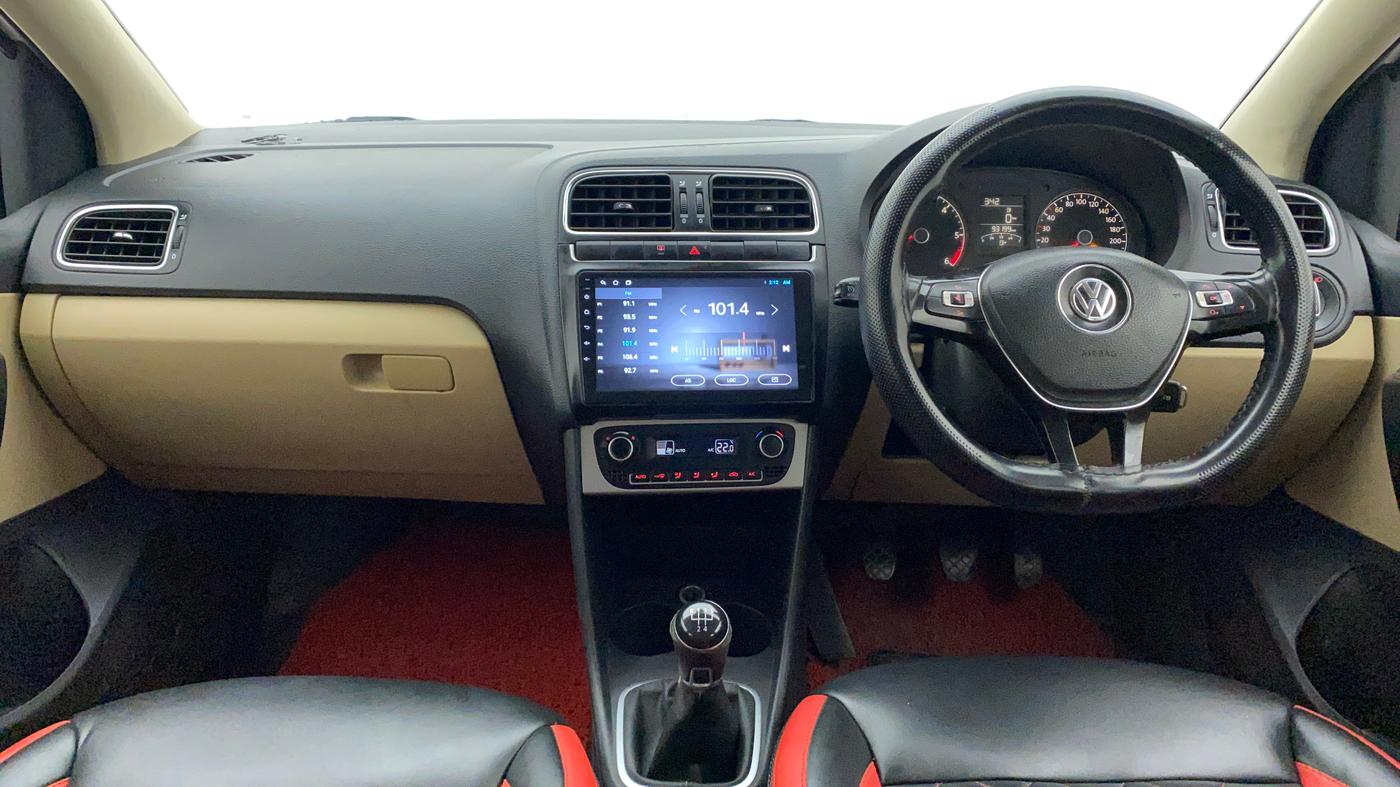 2016 Volkswagen Polo HIGHLINE1.5L, Diesel, Manual, 93,613 km, Dashboard
