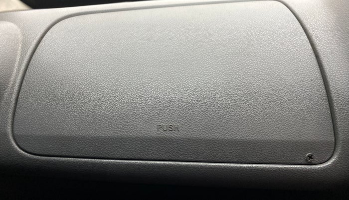 2017 Renault Kwid RXT 1.0, Petrol, Manual, 46,351 km, Dashboard - Glove box cover not functional