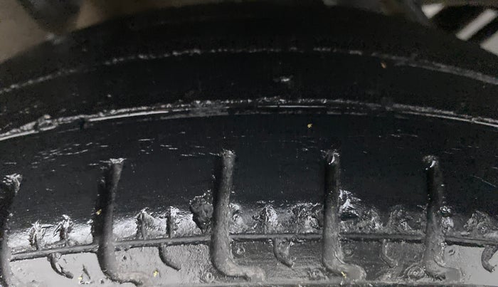 2017 Renault Kwid RXT 1.0, Petrol, Manual, 46,351 km, Right Rear Tyre Tread