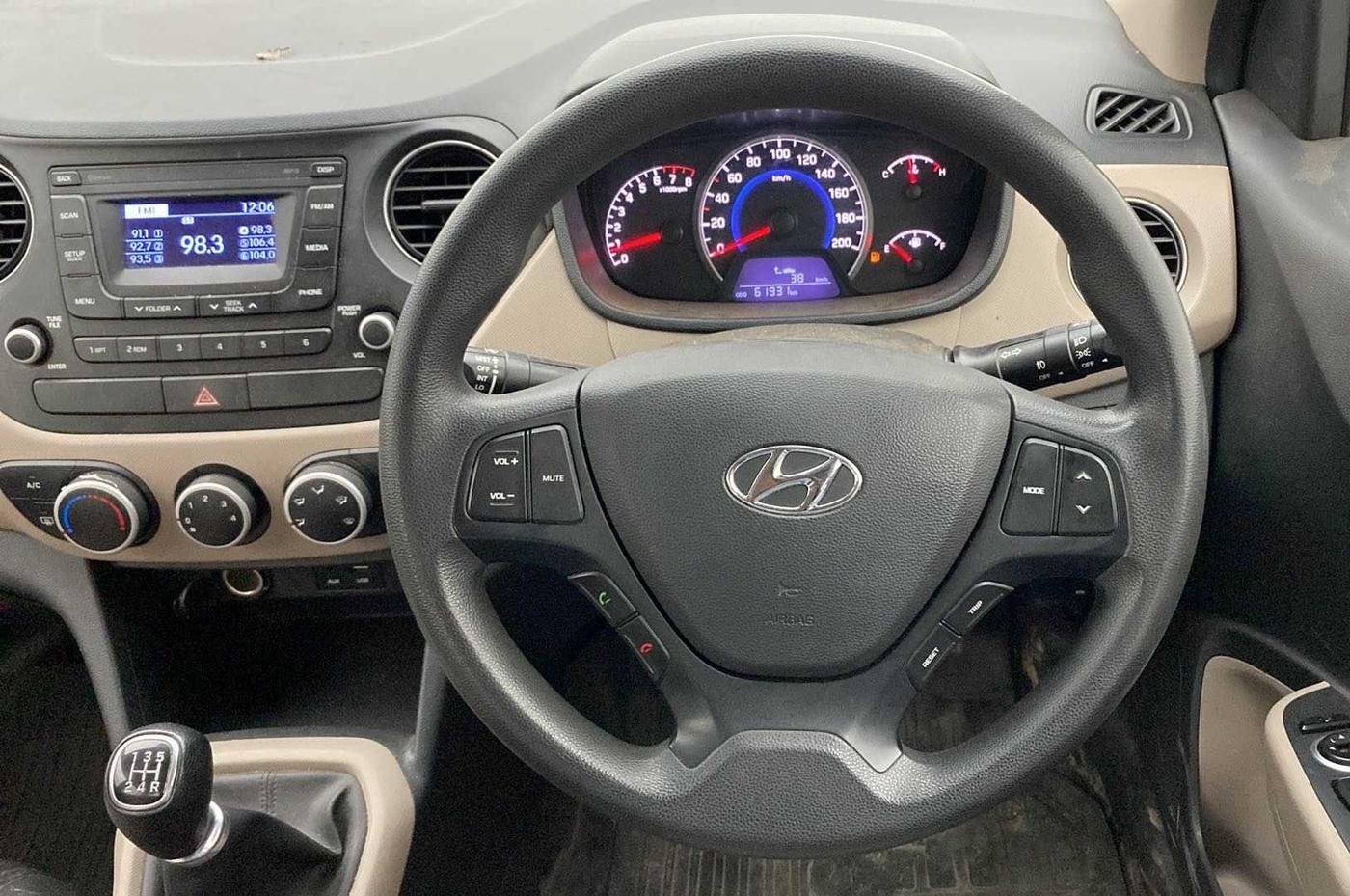 2016 Hyundai Grand i10 SPORTZ 1.2 KAPPA VTVT, Petrol, Manual, 61,860 km, Steering Wheel Close Up