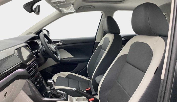 2023 Volkswagen TAIGUN TOPLINE 1.0 TSI AT, Petrol, Automatic, 1,607 km, Right Side Front Door Cabin