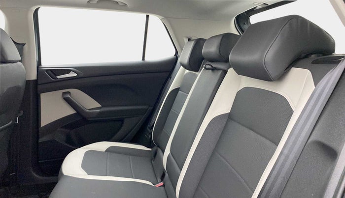 2023 Volkswagen TAIGUN TOPLINE 1.0 TSI AT, Petrol, Automatic, 1,607 km, Right Side Rear Door Cabin