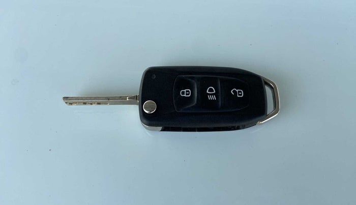 2022 Tata NEXON XM PETROL, Petrol, Manual, 18,403 km, Key Close Up