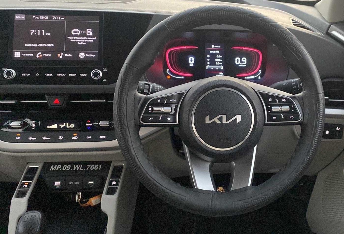 2022 KIA CARENS PRESTIGE PLUS 1.4 PETROL 7 STR, Petrol, Manual, 13,392 km, Steering Wheel Close Up