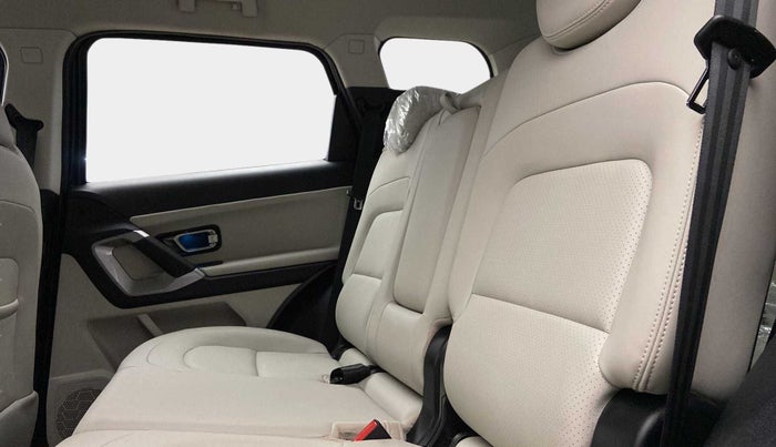 2021 Tata Safari XZ, Diesel, Manual, 30,203 km, Right Side Rear Door Cabin