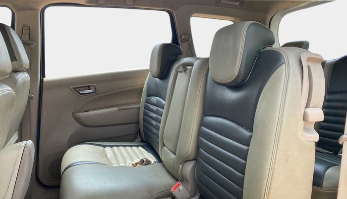 2016 Maruti Ertiga VXI ABS, Petrol, Manual, 86,733 km, Right Side Rear Door Cabin