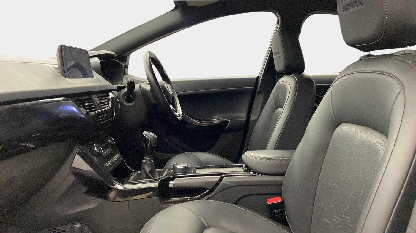 2022 Tata NEXON XZ PLUS (O) PETROL DARK EDITION, CNG, Manual, 28,067 km, Right Side Front Door Cabin